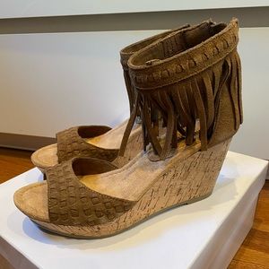 Minnetonka Leather Sandals - Size 6 (New in Box)